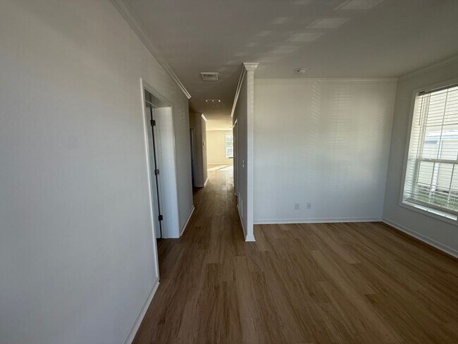 Building Photo - 4208 Queens Way