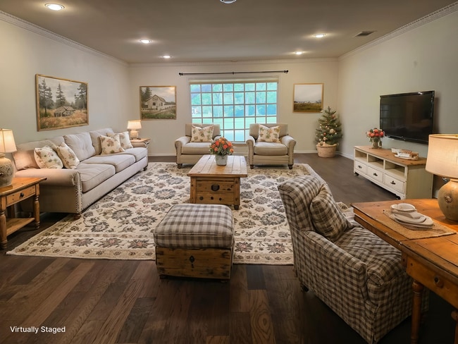Building Photo - Large Duplex Unit just down the Street fro...