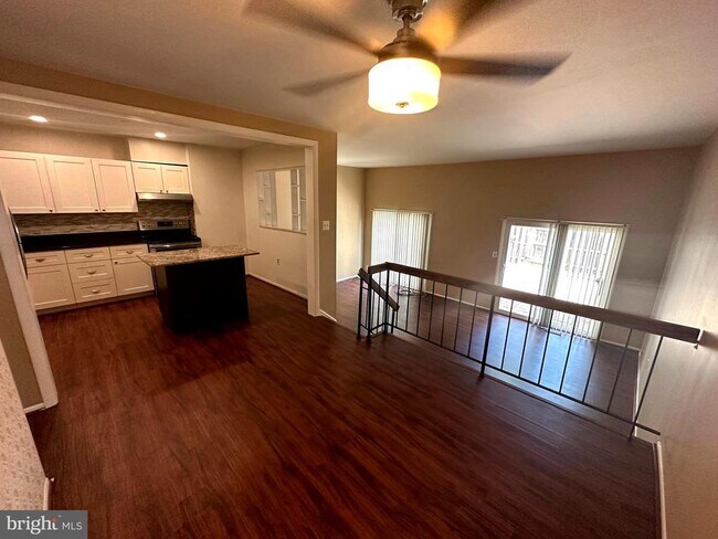 Building Photo - 6300 Bentham Ct