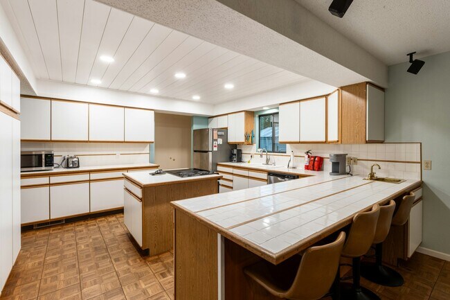 Building Photo - 68 Klamm Pk