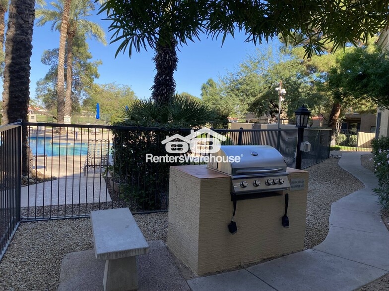 Building Photo - 4925 E Desert Cove Ave