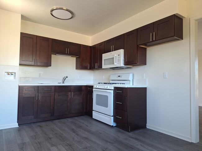 Kitchen - 4039 Clairemont Mesa Blvd