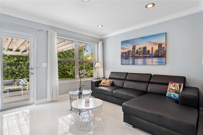 Building Photo - 685 NE 50th Terrace