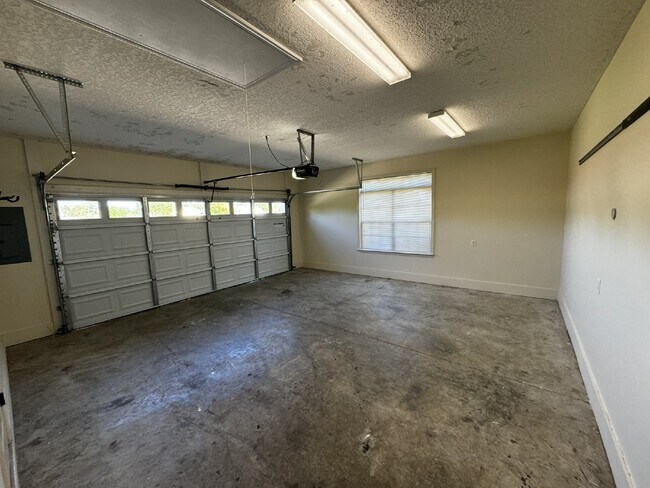 Building Photo - House for Rent