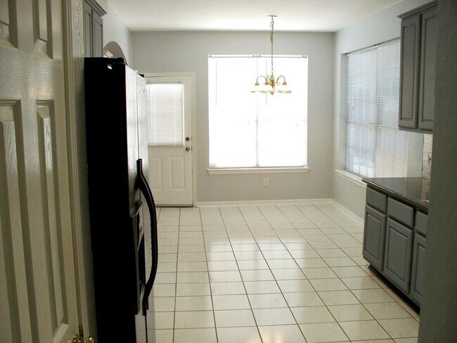 Building Photo - 20736 Fawnbrook Ct