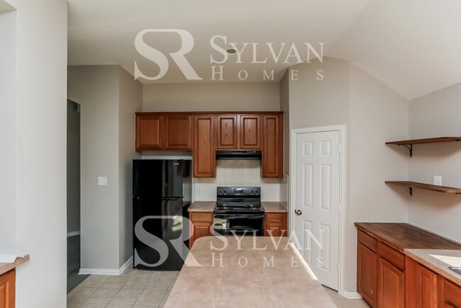 Building Photo - Enjoy living the good life in this 4 bedroom, 2 bathroom home