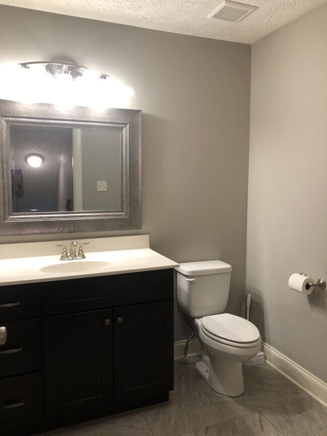 Building Photo - Your Perfect Home! Medina School Zone