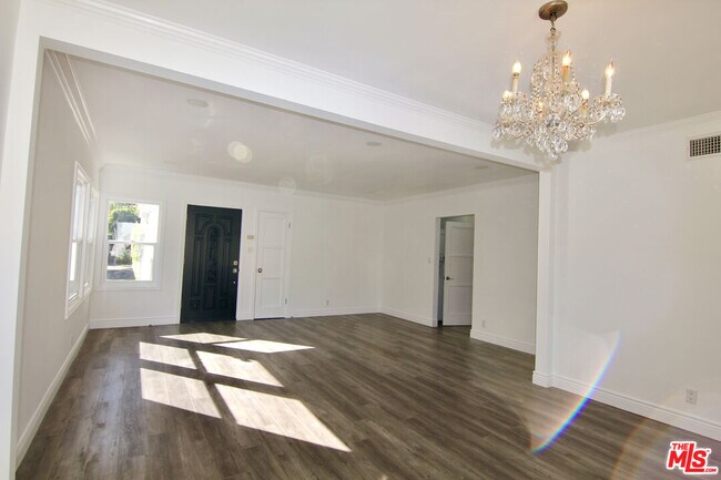Building Photo - 926 S Holt Ave