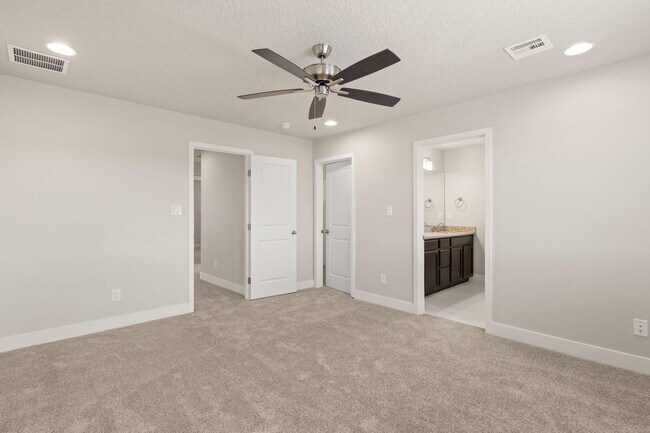 Building Photo - 4022 Silver Springs Road NE