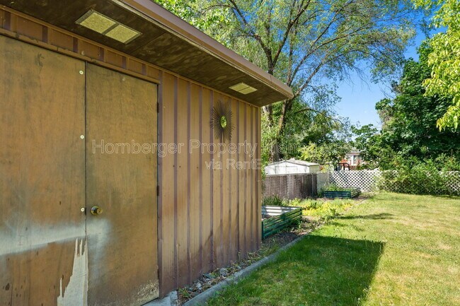 Building Photo - 1703 N Walnut Rd