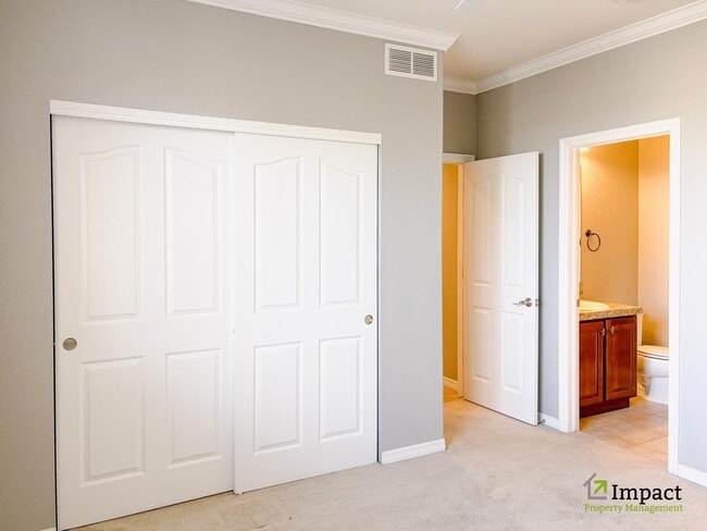 Building Photo - 10862 Glengate Cir