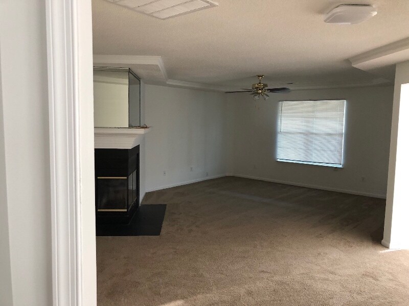 Building Photo - 229 Derosa Dr