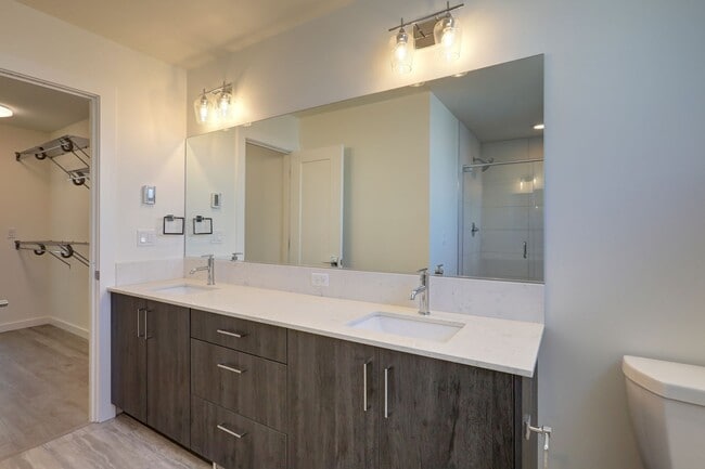 Building Photo - Stylish Capitol Hill Townhouse Living | 2 Bed + Den + Rooftop