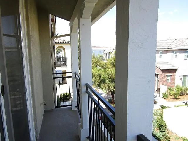 Building Photo - Beautiful Valencia Townhome in Desirable West Creek Community