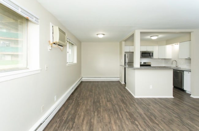 Building Photo - 23700 W Warren Ave