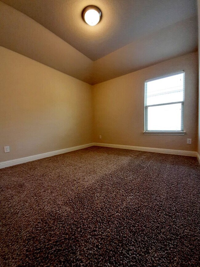 Building Photo - Beautiful 4 Bedroom, 2 Bath in sought after Arlington Neighborhood!