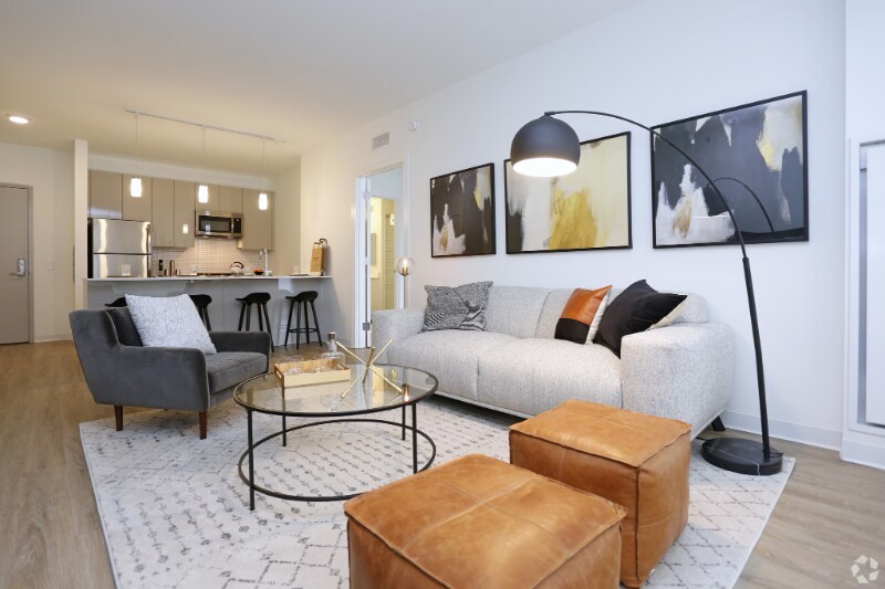 Building Photo - 413 S Halsted St