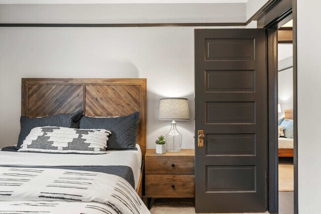 Building Photo - 3820 SE Belmont St