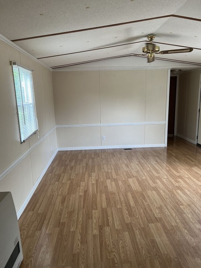 Building Photo - 235 Monarch Ln