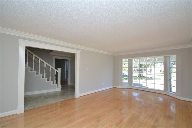 Building Photo - 538 Longview Dr