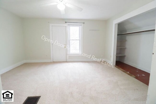 Building Photo - 725 Huffman St