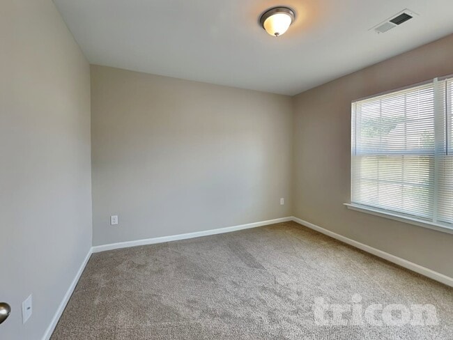 Building Photo - 747 Markham Cir