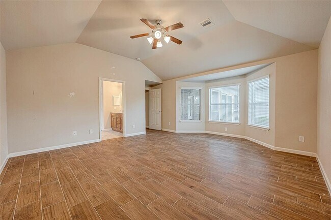 Building Photo - 722 Silver Creek Cir
