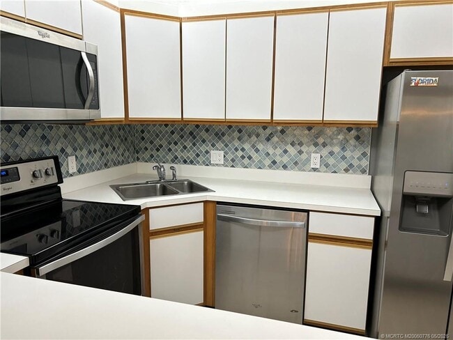 Building Photo - 2114 SW Silver Pine Way