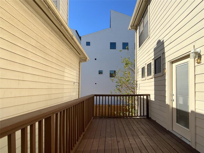Building Photo - 5899 Fairdale Ln