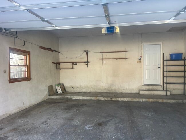 Building Photo - 3303 Greenwood Ave