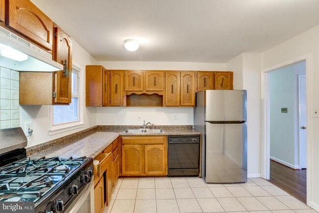 Building Photo - 13636 Greenwood Dr