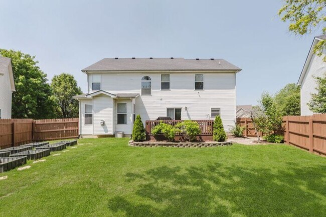 Building Photo - Stunning 4-Bed, 3.5-Bath Home in Sought-Af...