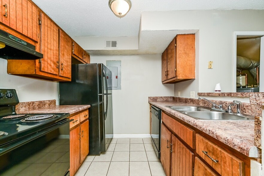 Building Photo - 8536 Pineland Dr