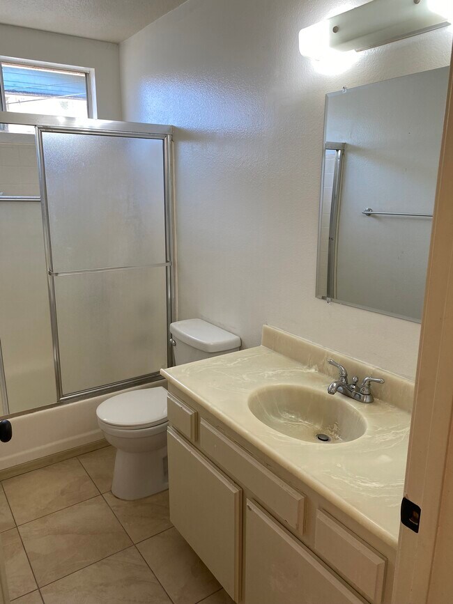 Building Photo - 668 W 19th St