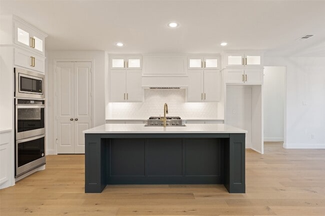 Building Photo - 2380 Rainforest Dr