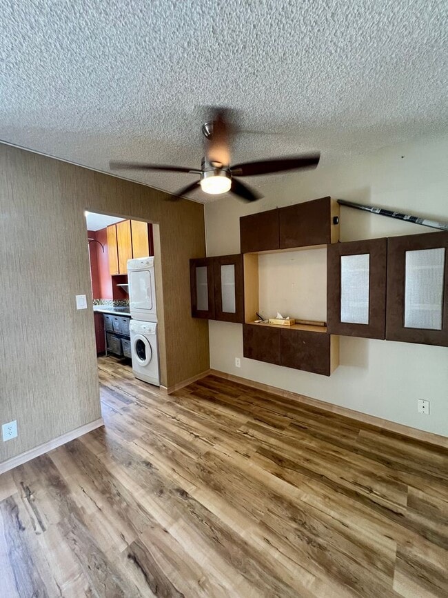 Building Photo - Charming 1/1/1 Ground Floor Unit with Lanai & Yard