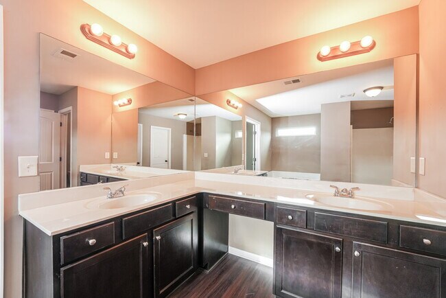 Building Photo - 981 Rock Elm Dr