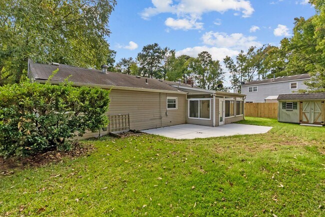 Building Photo - Great Location and Access to Interstate!