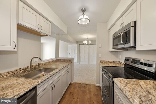 Building Photo - 1601 Carriage House Terrace