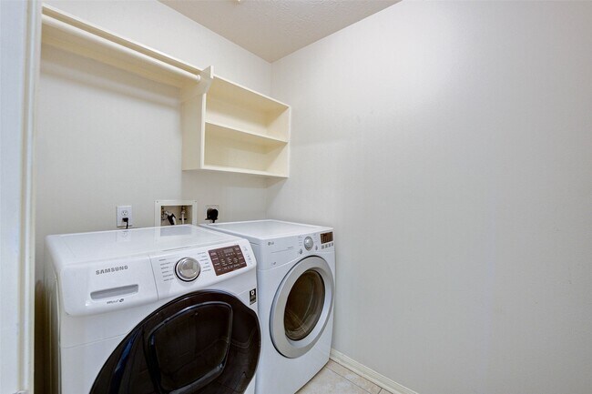 Building Photo - 6543 Horsepen Bayou Dr