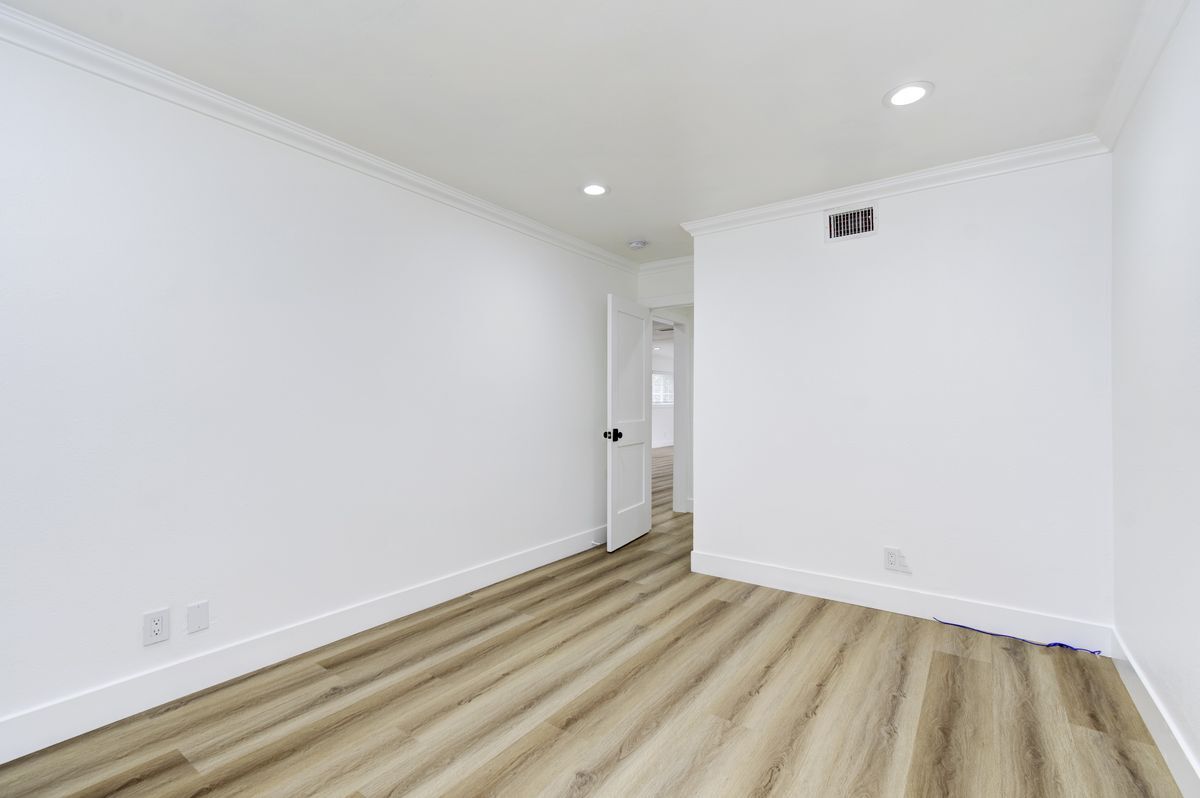 Building Photo - 641 Joann St