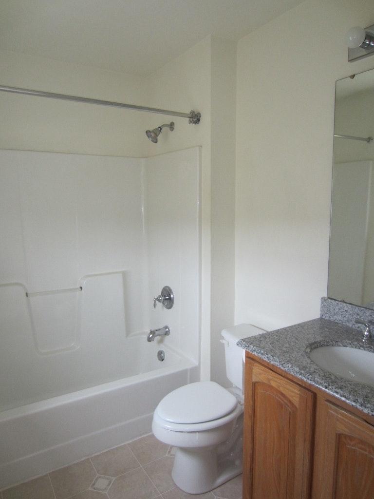 Building Photo - 188 Blue Grass Cir