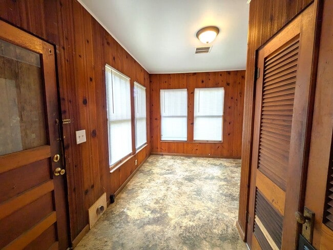 Building Photo - 4315 Brandon Ave