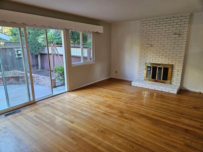 Building Photo - 3107 Alameda de las Pulgas
