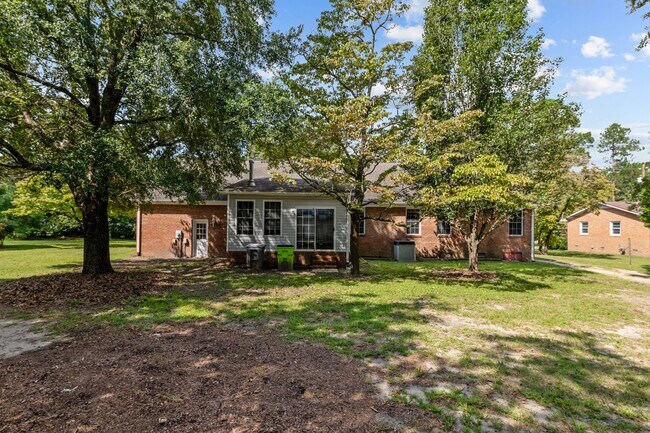Building Photo - 506 River Rd