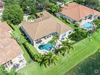 Building Photo - 2708 Meadowood Dr