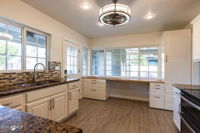 Building Photo - 8322 E Wilshire Dr