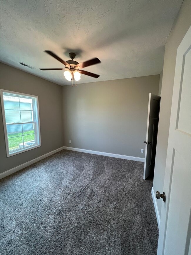 Building Photo - 406 St George Wy