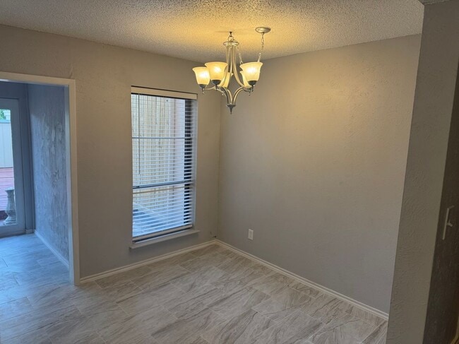 Building Photo - 312 Valley Park Dr