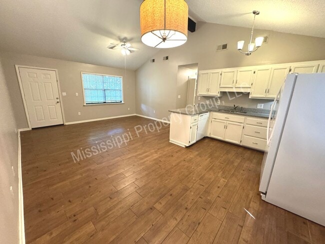 Building Photo - 3BR/2BA Home